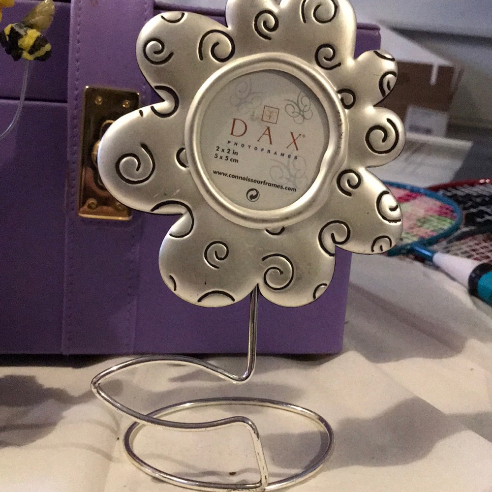 single spring flower photo frame